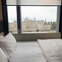 Room with the Tower of London view