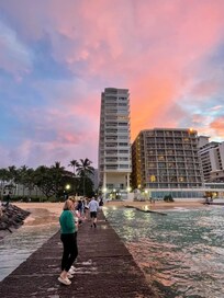 ビーチから見た建物。この桟橋で毎日ホヌが見れます