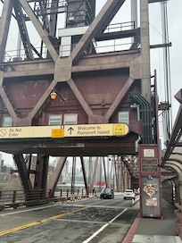 Easy walk to Roosevelt island