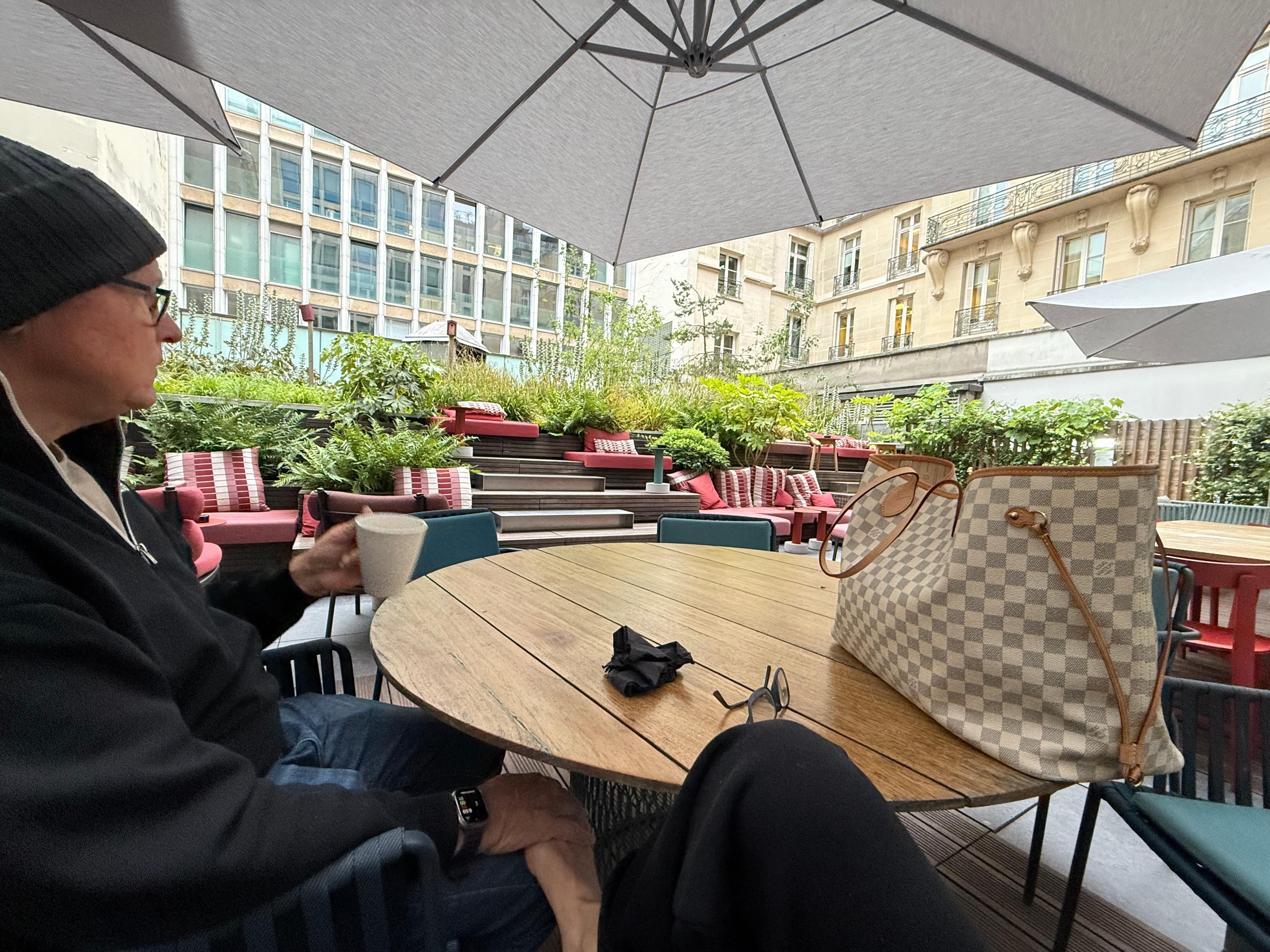 Outdoor lounge