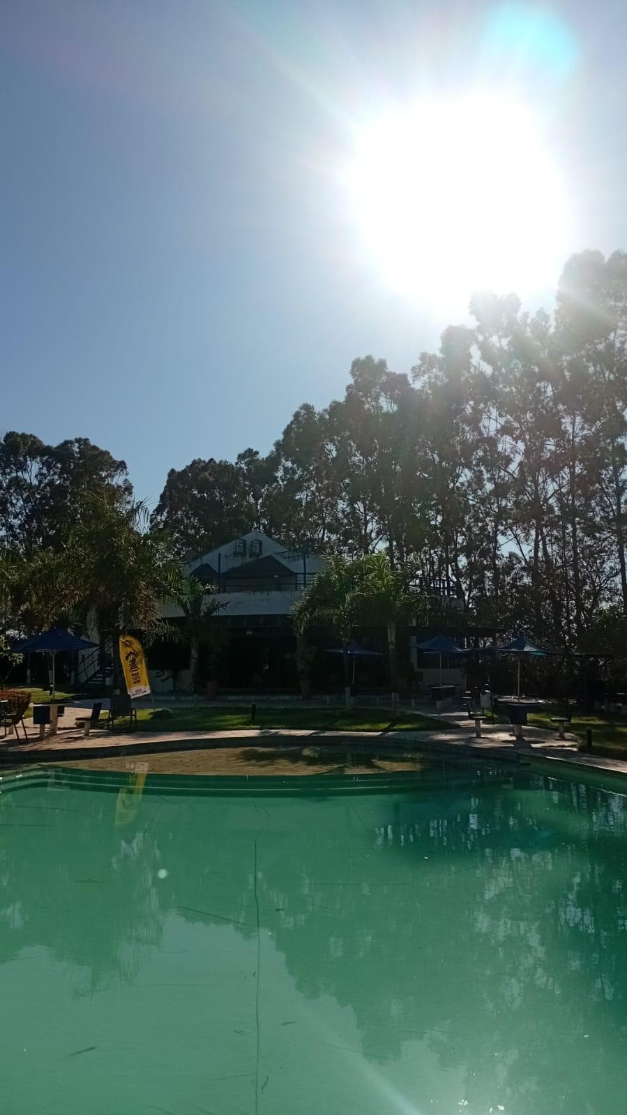 Área da piscina perto do Restaurante 