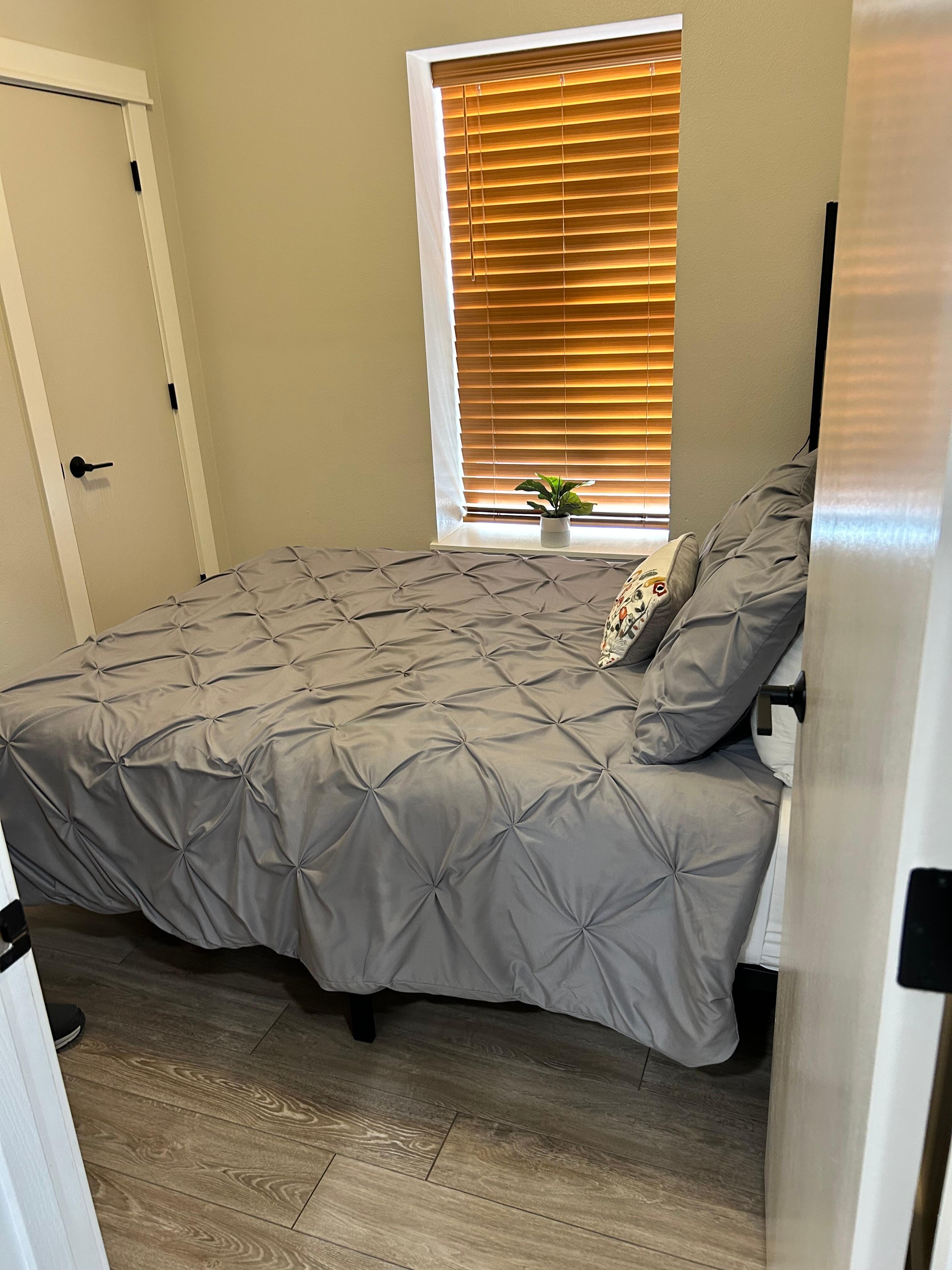 1 of the 2 bedrooms
