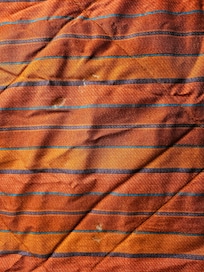 Couvre lit tâches douteuses