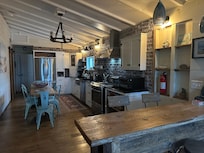 Kitchen & Dining