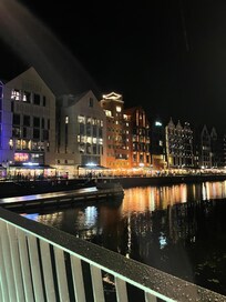 Kvällspromenad i Gdansk! Många restauranger att välja på!