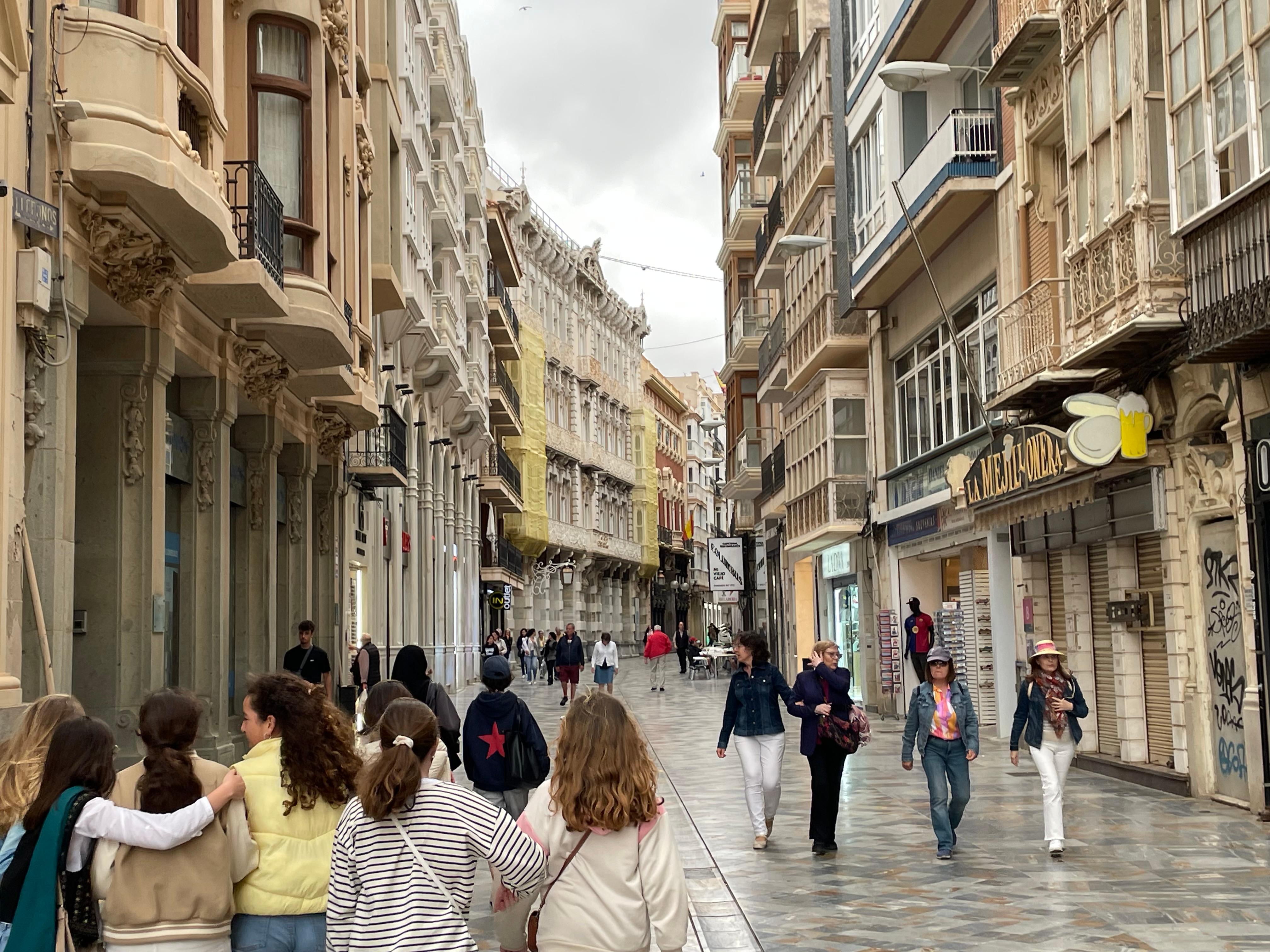 Mayor shopping street between the hotel and the port 