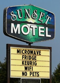 Easy to find,
near fast food too!!!