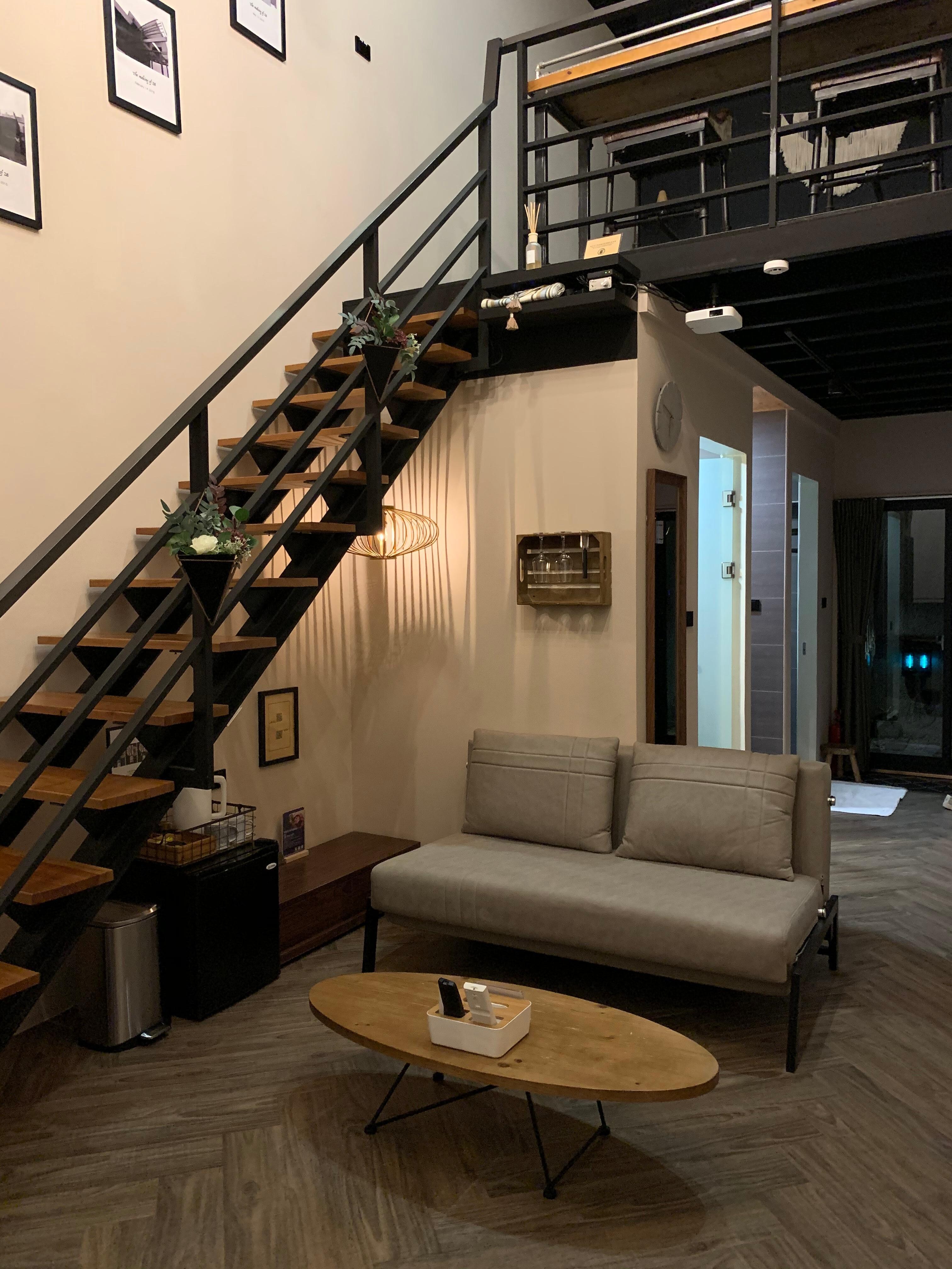 舒適的空間，2樓還有露台，太棒了！