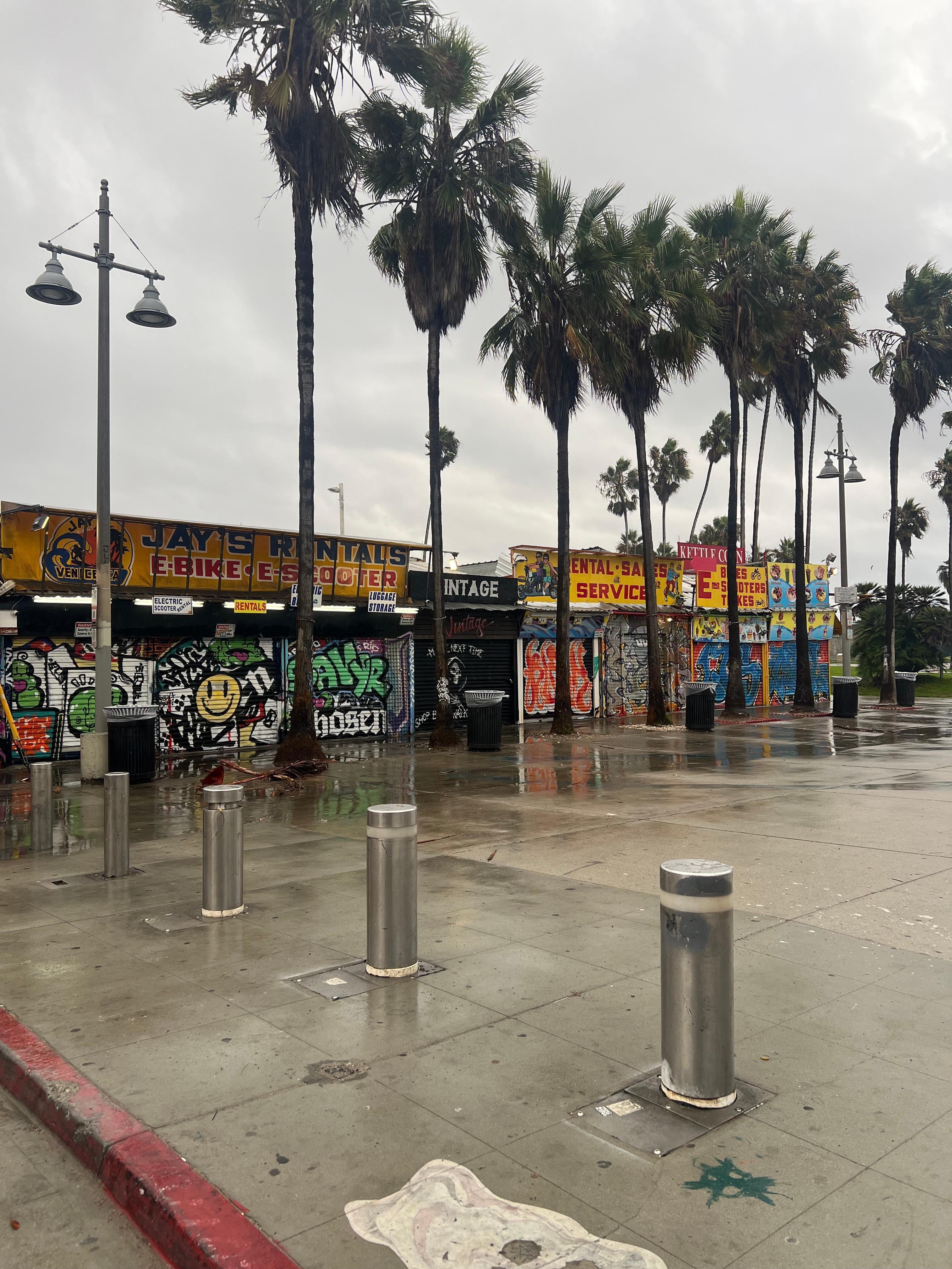 The is what the surrounding boulevard is like. 