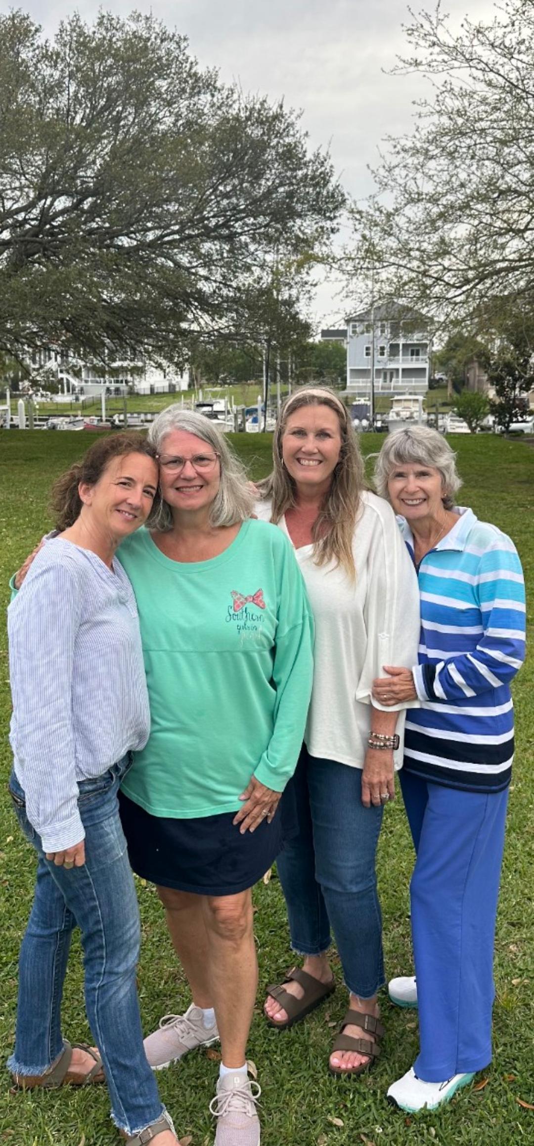 4 Sistas!