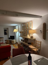 Livingroom and kitchen table