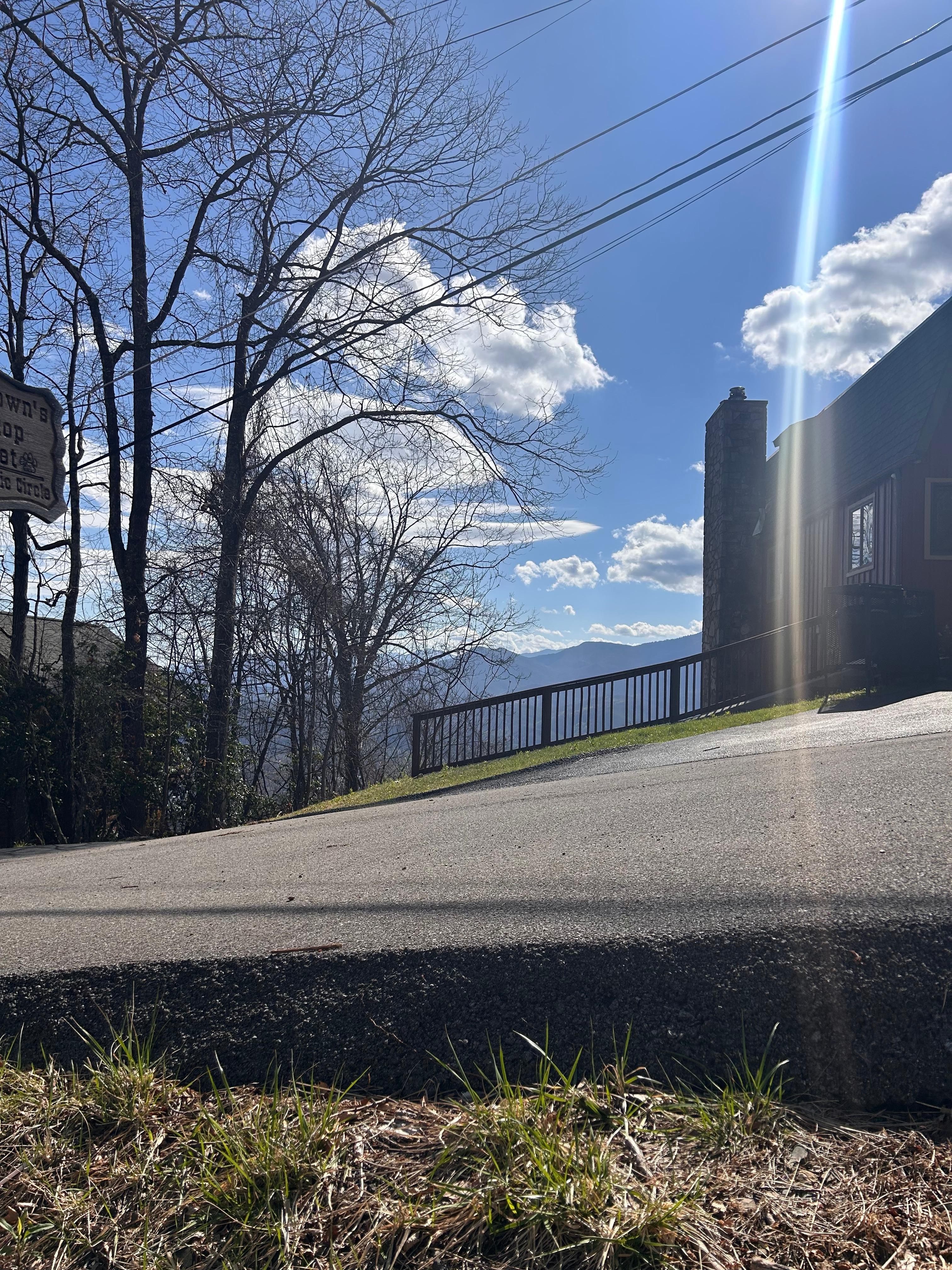 View in front from the driveway