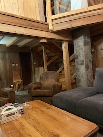 Le salon vers les chambres