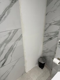 Unfinished / poor finish on the decorating of the rooms.