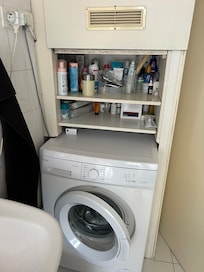 Bathroom upon arrival