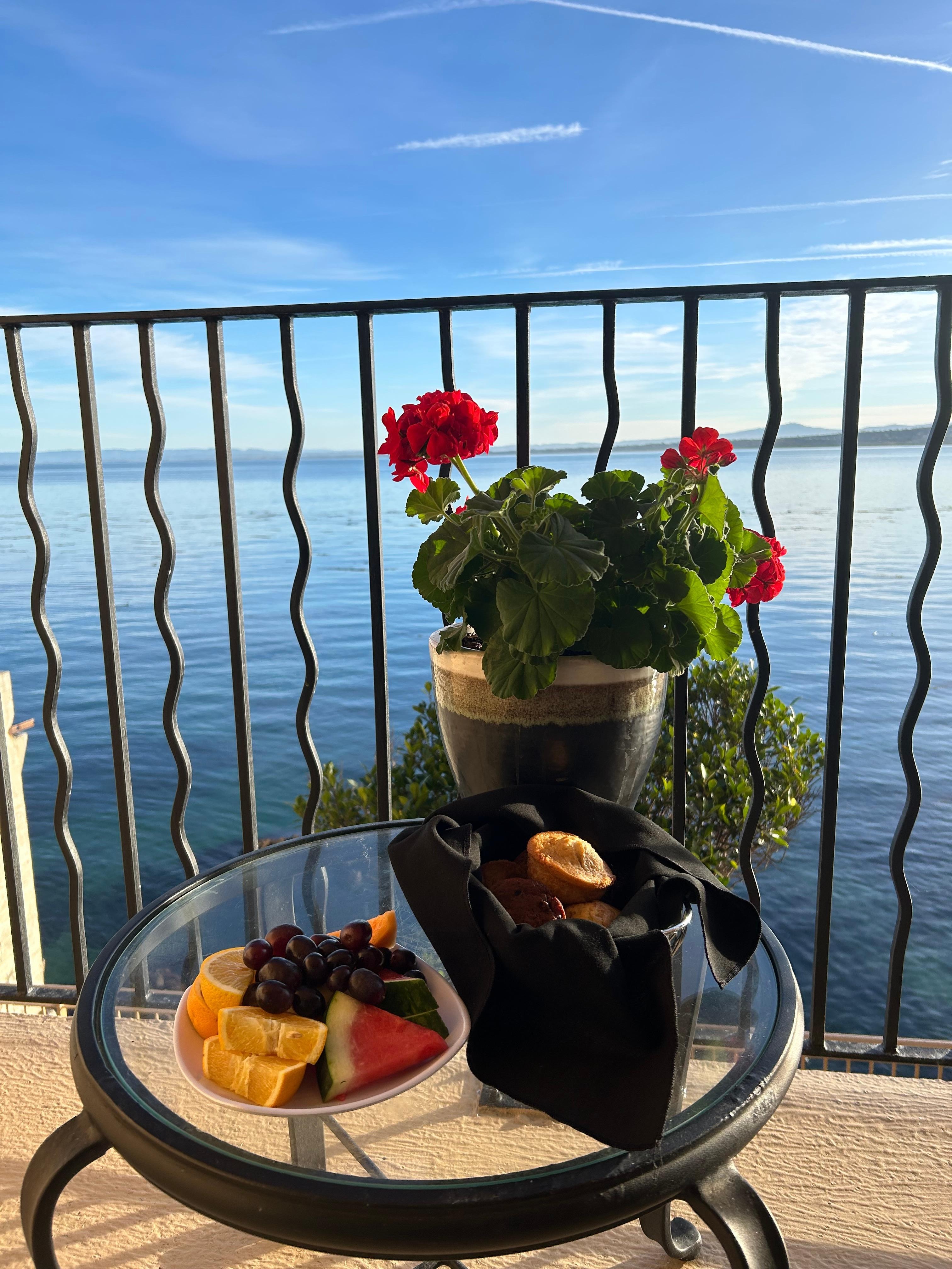 Breakfast on the balcony 