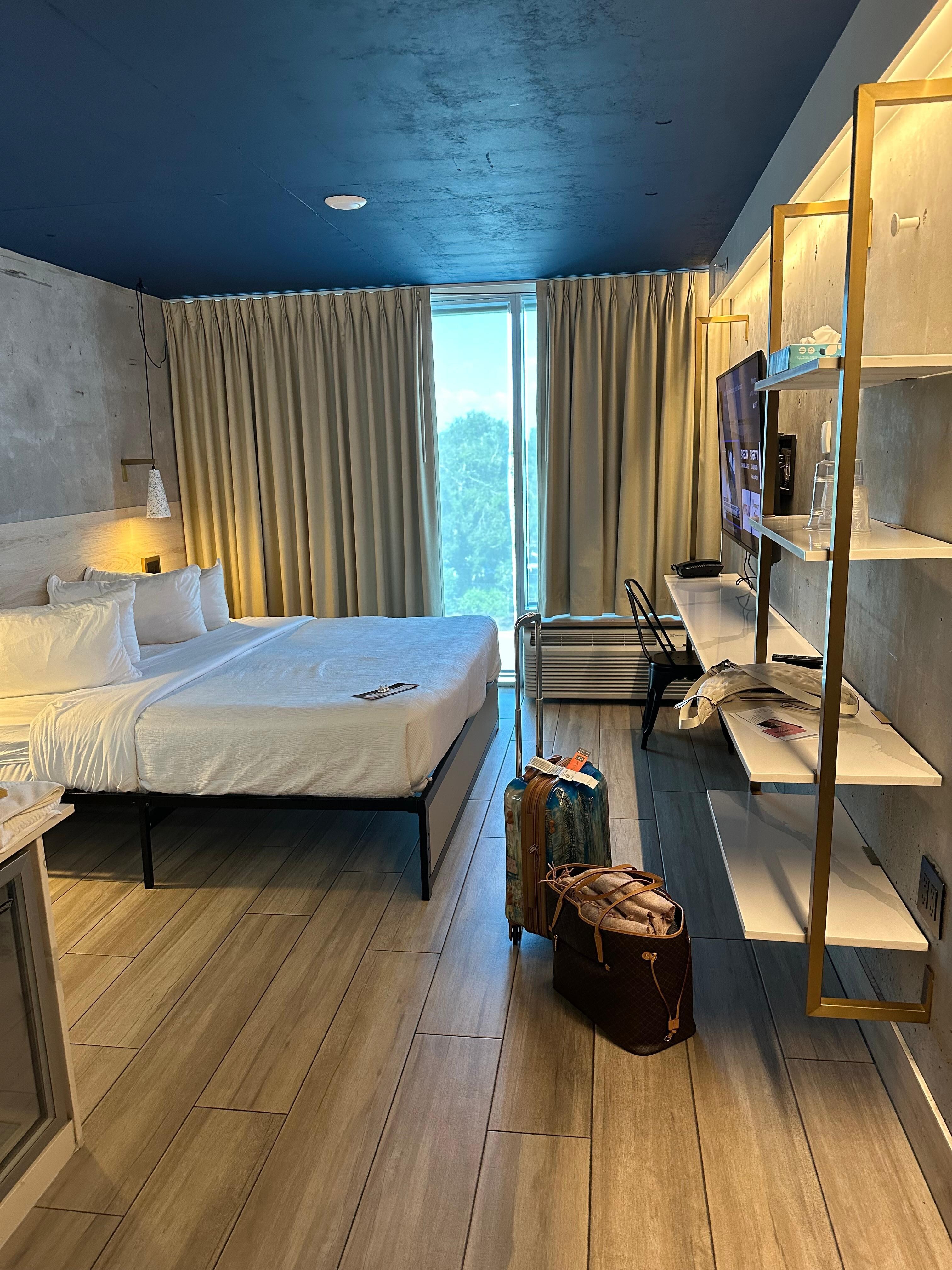 King guest room 