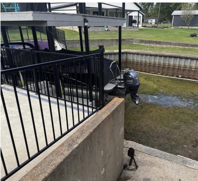 the "cove" and view out front was a giant mud pit with a 6-8 foot drop off and about 20+ feet of mud that you had to walk through to reach water
