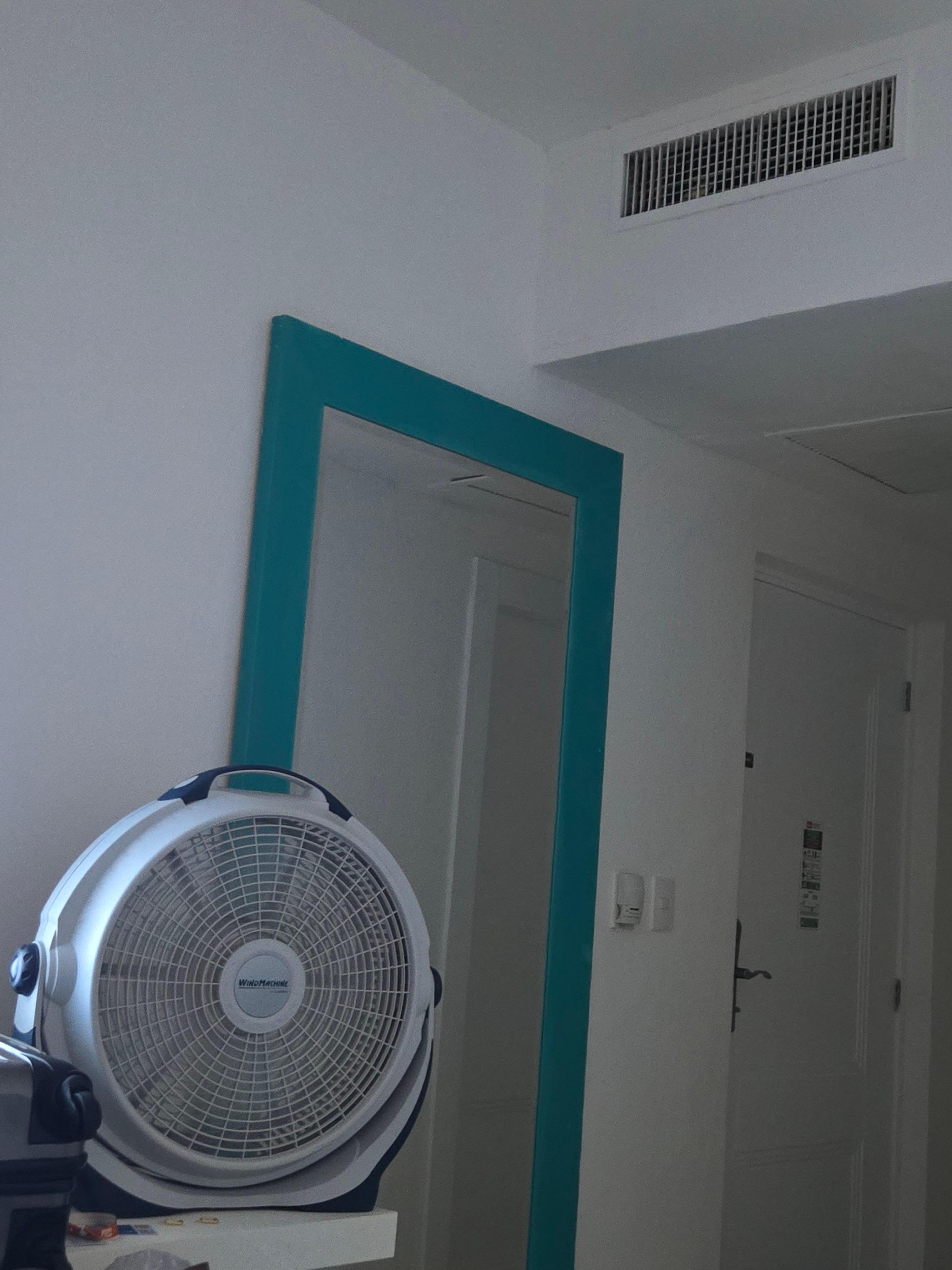 NICE, Air conditioning that never worked, and instead of them offering me a solution, i had to aske them for a fan, that did not work properly.
! room 2306, stay away!!!!!!!!