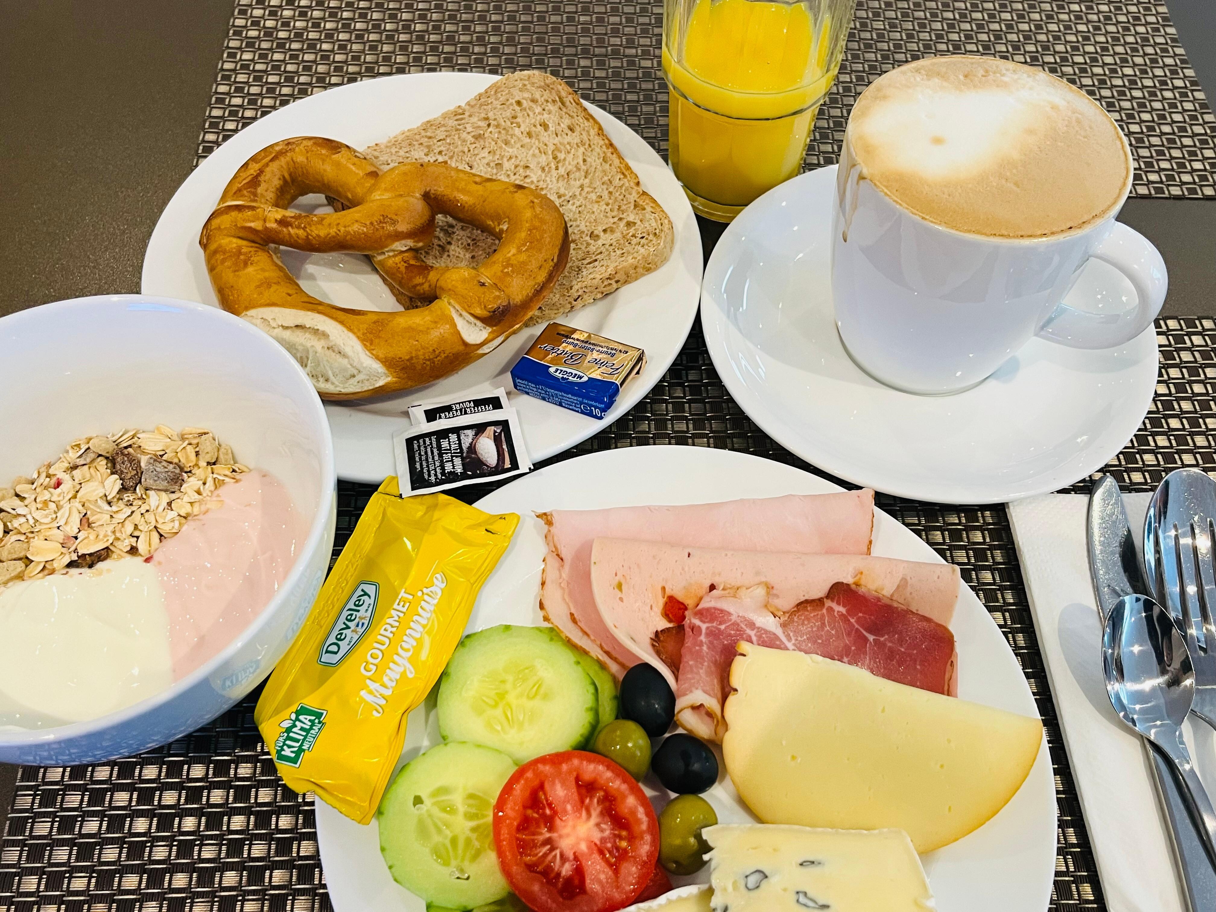 朝食