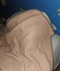 También había en la parte superior, no duermo en las sabanas por misma precaución