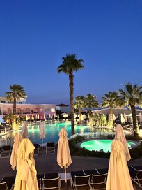 Pool bei Nacht