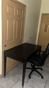 La puerta contigua ala habitacion no cerraba