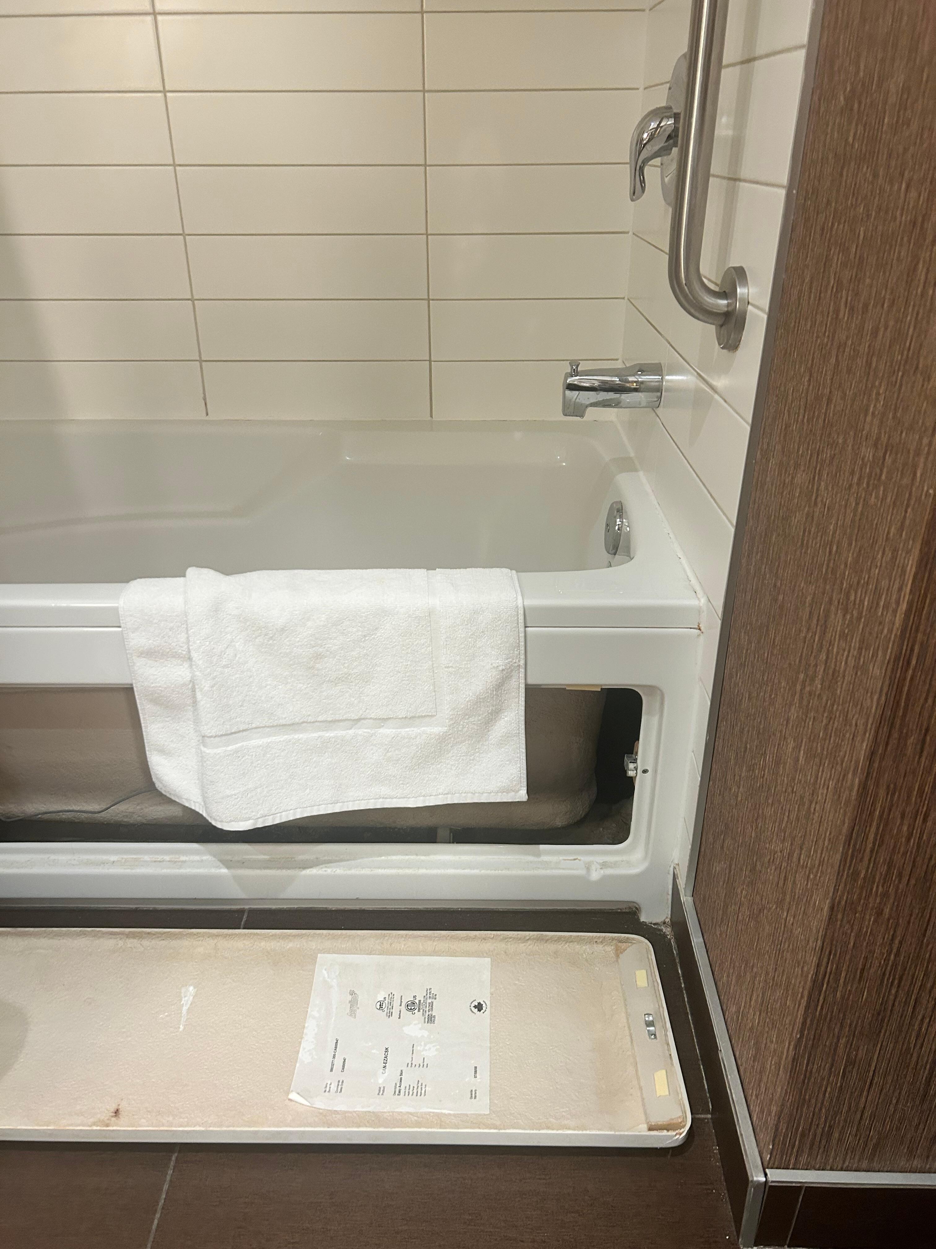 Bathtub skirting
