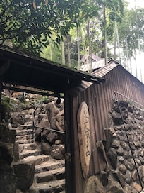 趣きのある露天風呂の入り口