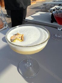 Alex’s Delicious whisky sour with an impressive amount of foam (which is difficult)