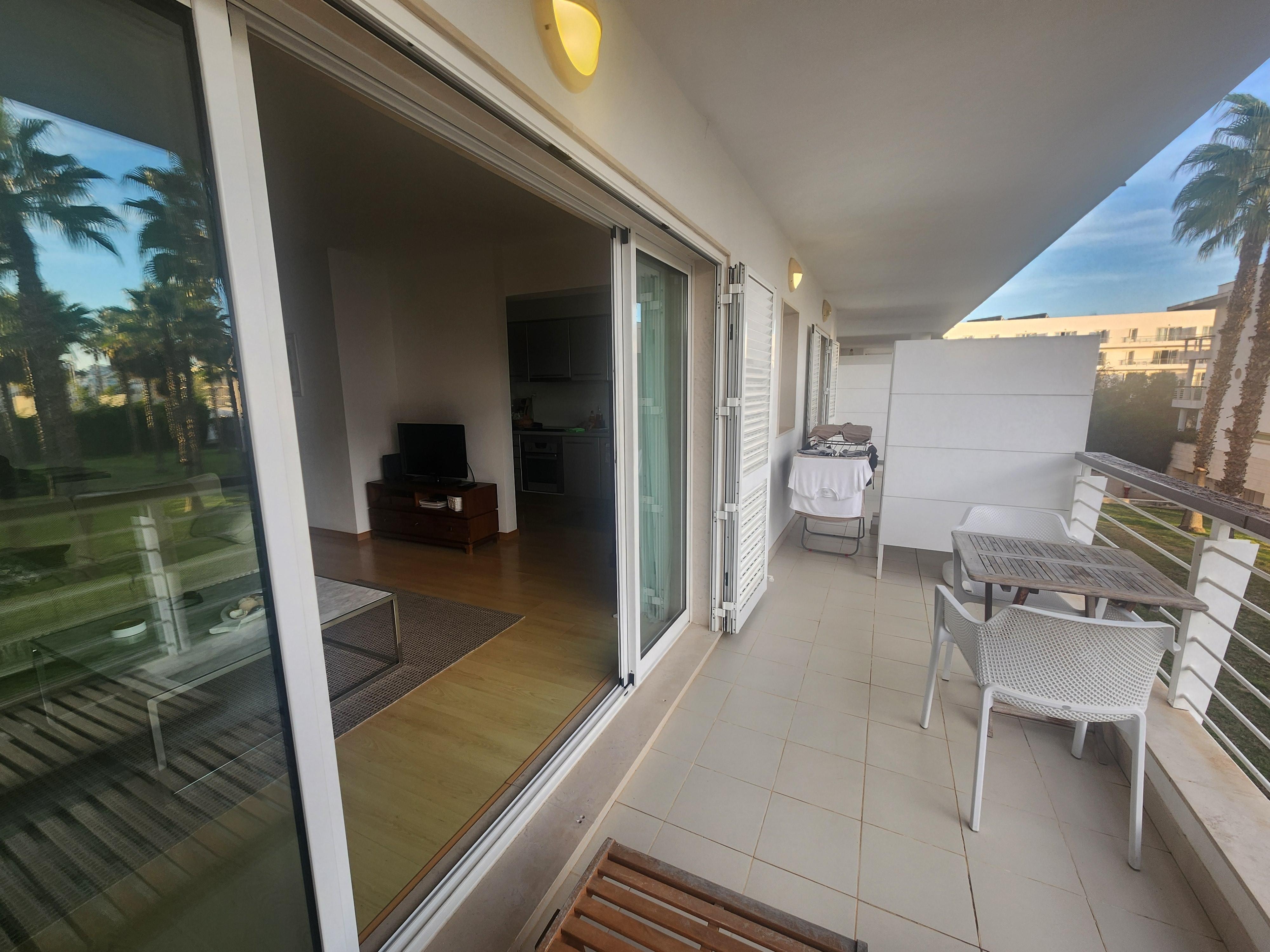 Deux tables a café chambe et salon