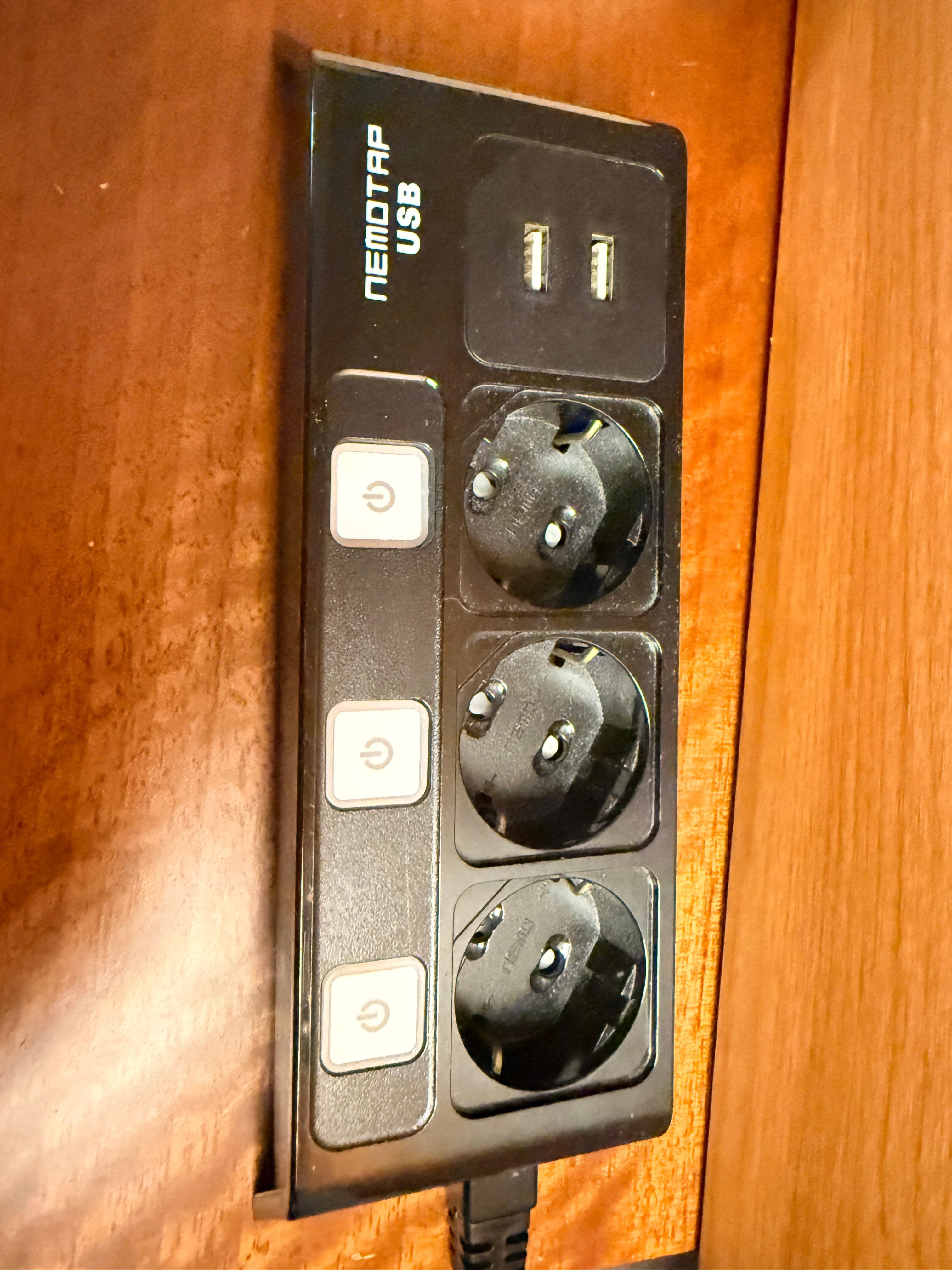 一定要帶轉接頭，跟USB的線