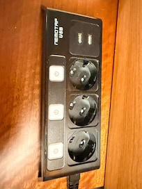 一定要帶轉接頭,跟USB的線