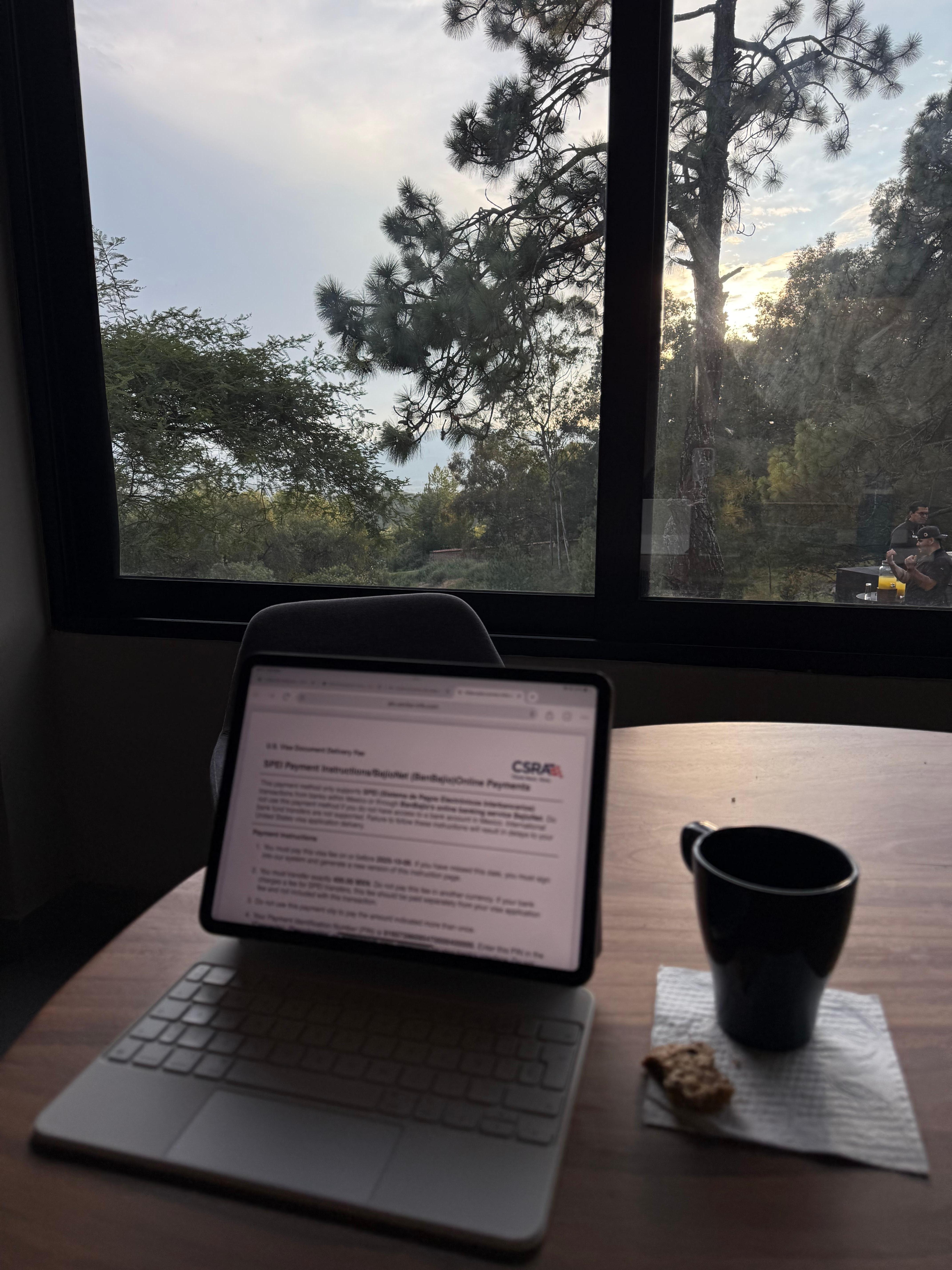 Área de trabajo o juegos de mesa con muy bonita vista