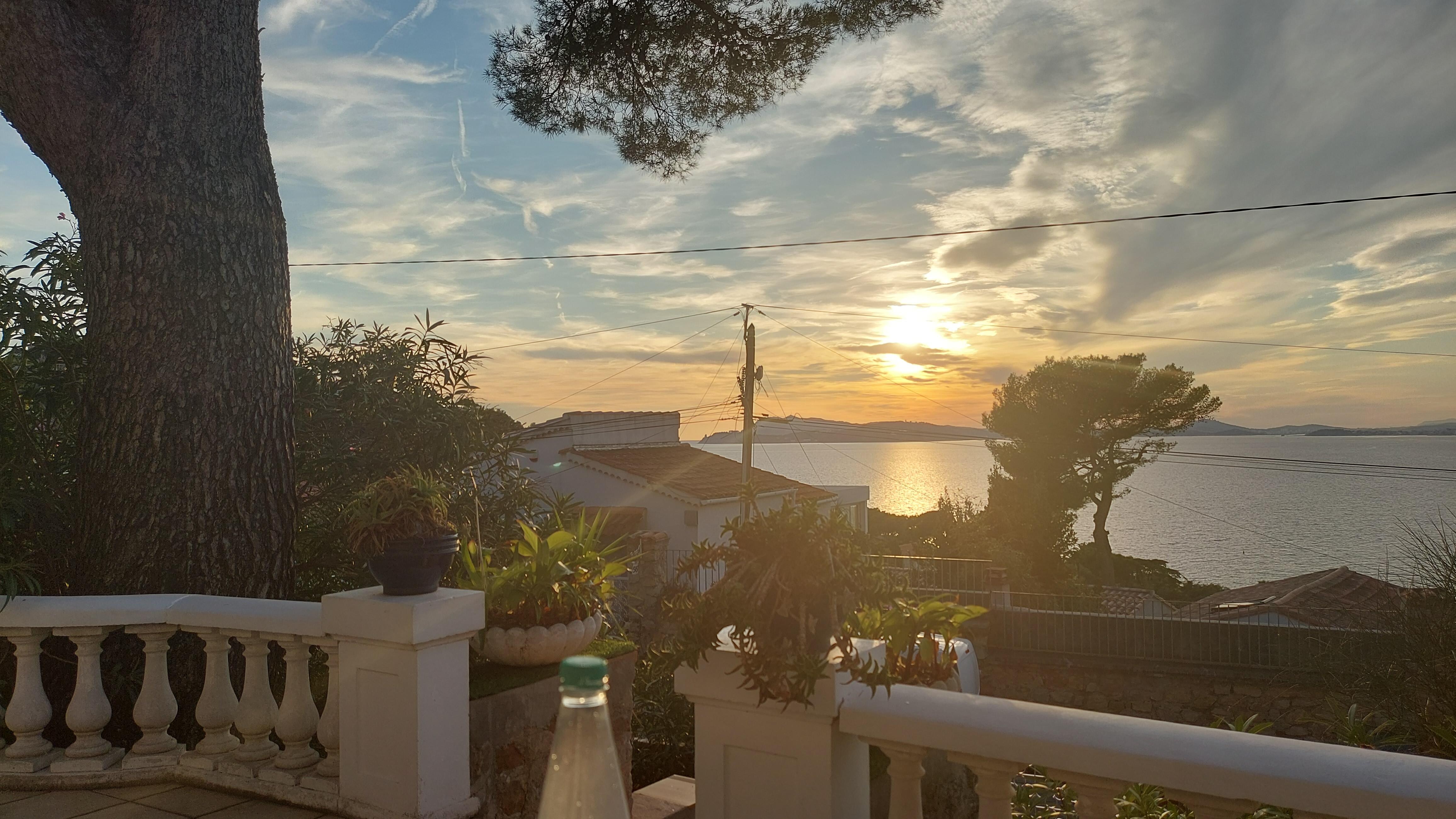 Sonnenuntergang Anfang Oktober von Terrasse aus