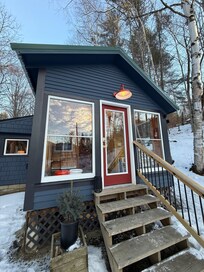 Adorable cottage with plenty of privacy and space for our dog to run around