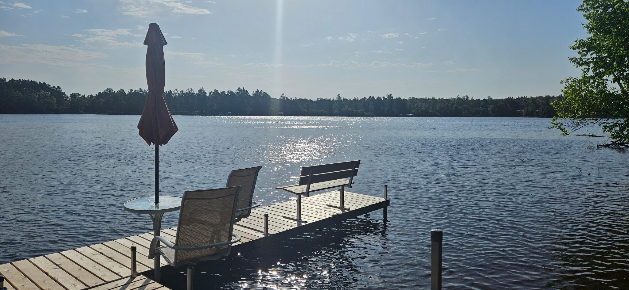 Quiet, private dock. Beautiful spot to sit and relax or fish and swim from. 