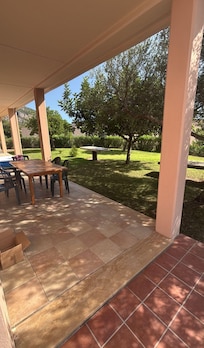 Terrasse mit GartengrundstĂŒck