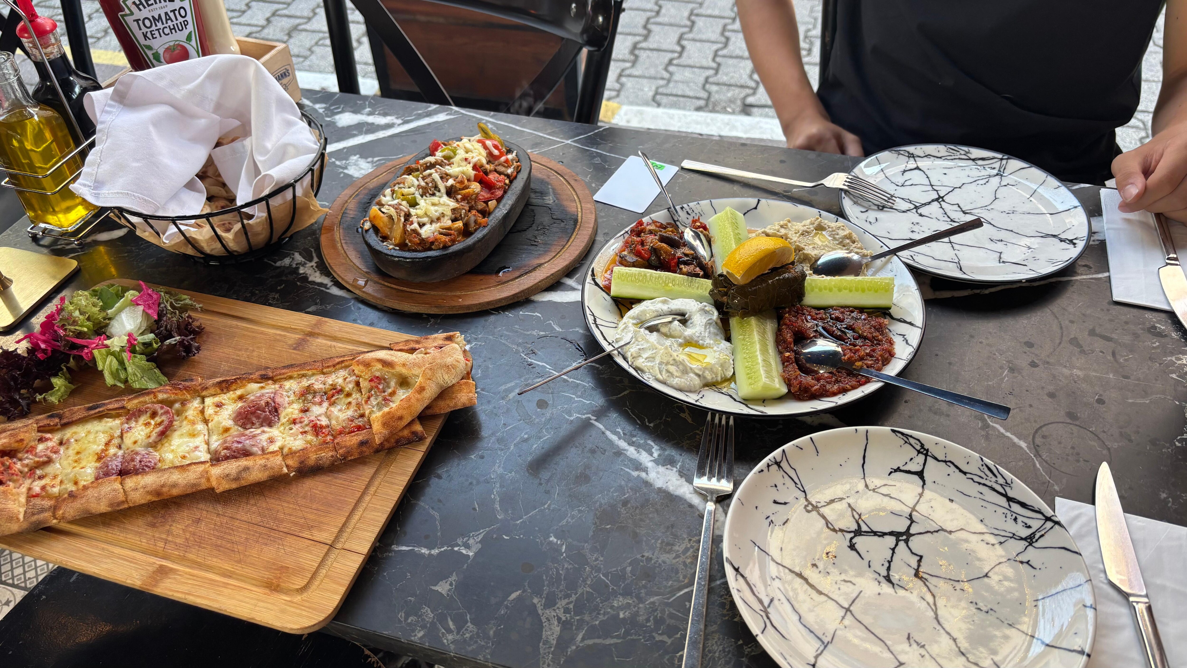 Abendessen 
Iskender Kebab, Pide, Vorspeisen 
