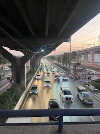 最寄りのバス停から見た景色、ほとんど誰も降りません