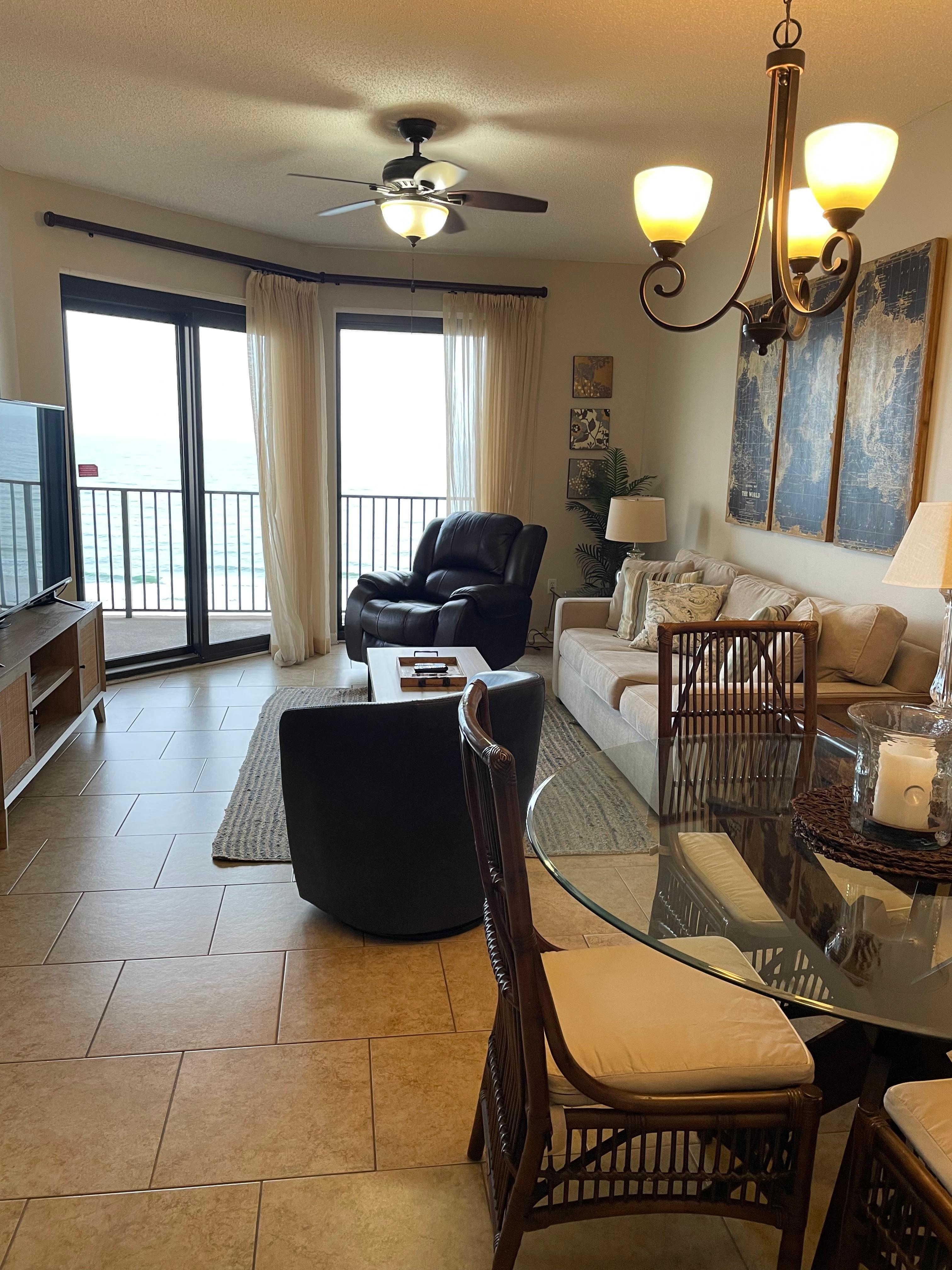 Open livi groom with great TV