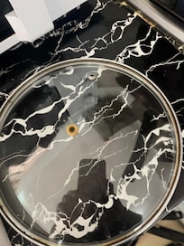 Pot lids broken no handle to pick up only one pot lid available