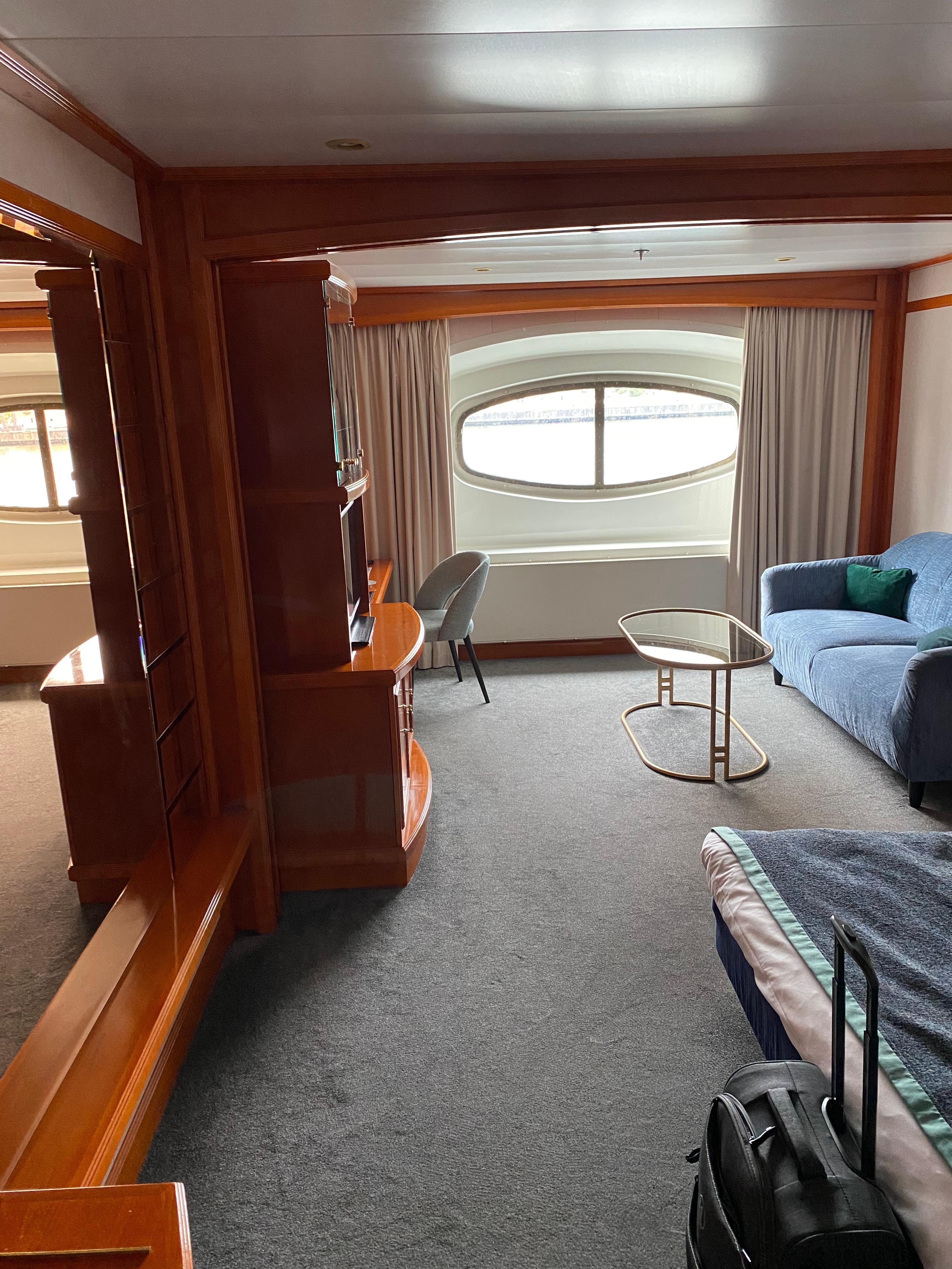 King bed room
