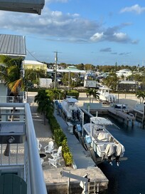 Key Largo Fisheries, a block away. Short walk for a drink and some fresh seafood!