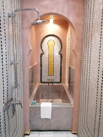 Salle de bain de la chambre 13