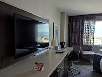 Nice clean room.