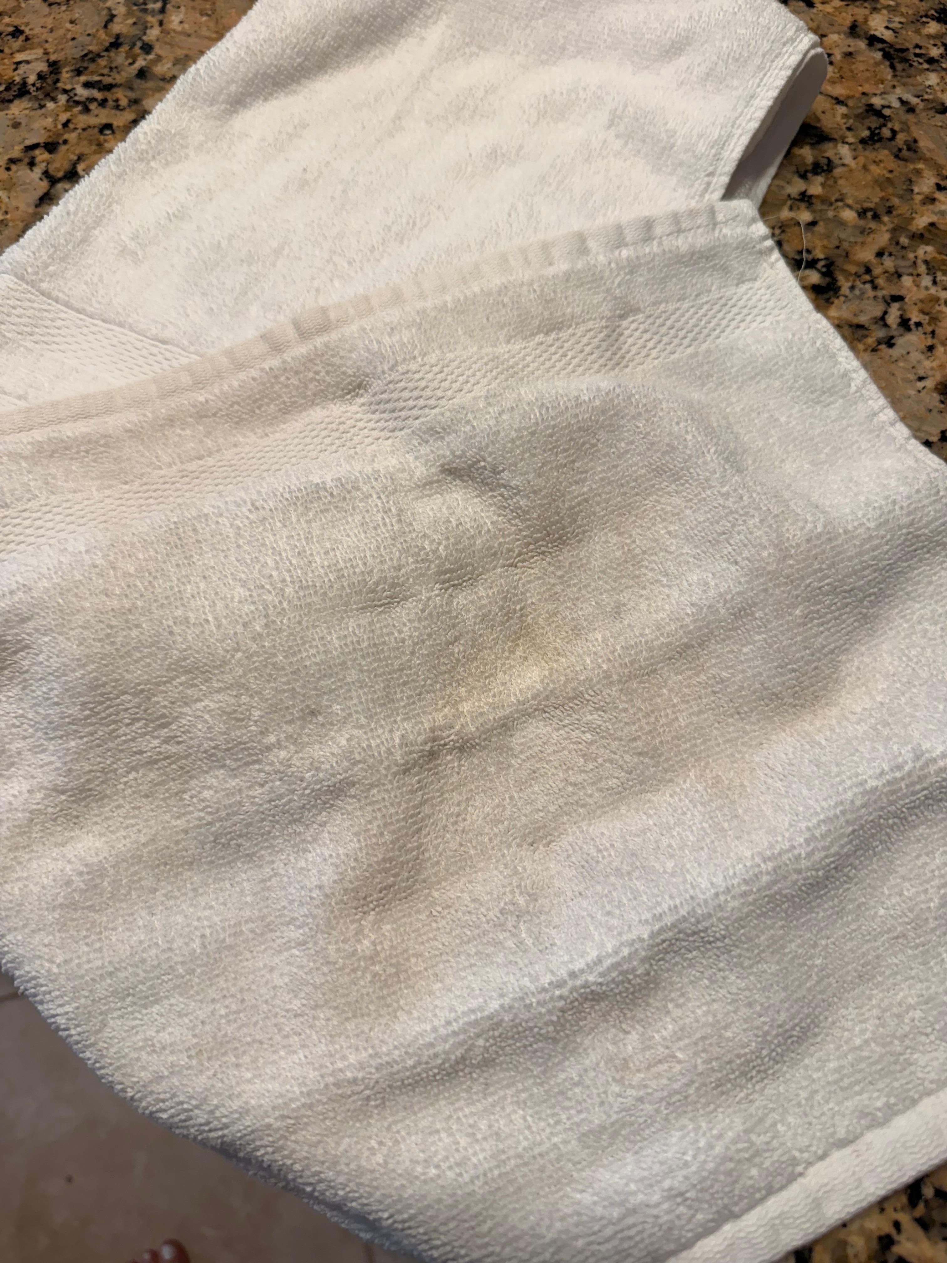 Every towel and washcloth looks like this. 
