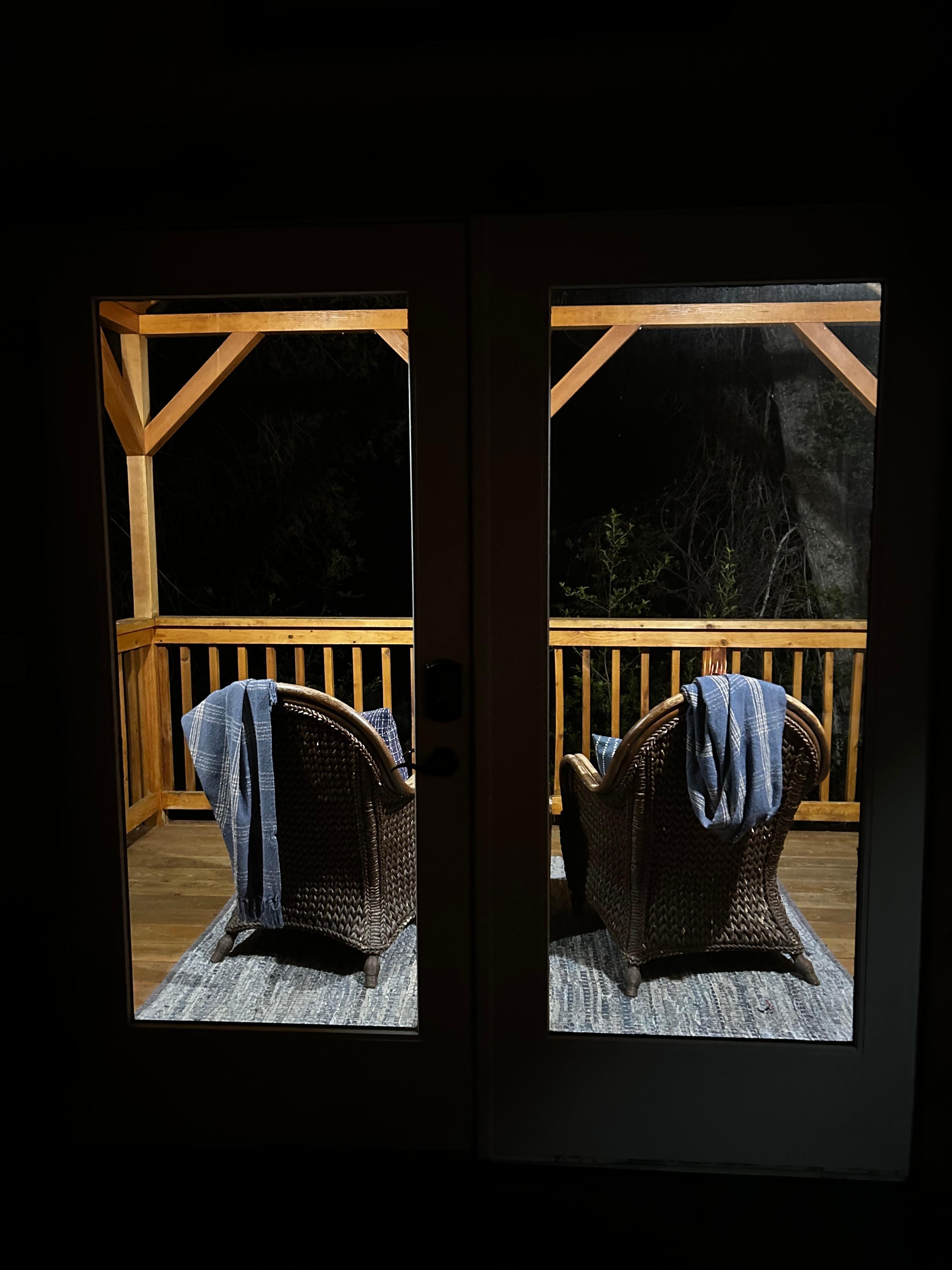 My favorite reading spot this trip. ❤️