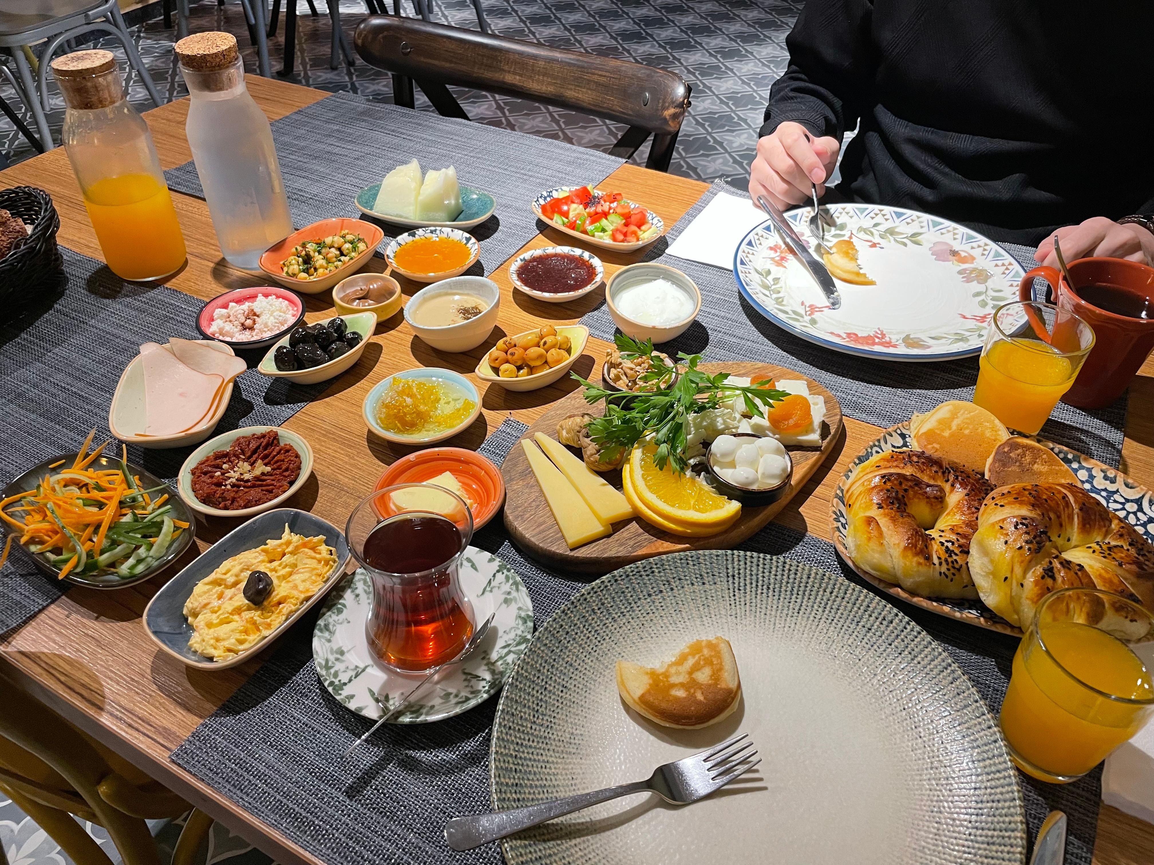 朝食は毎日少しずつおかずやパンのメニューが違いました。