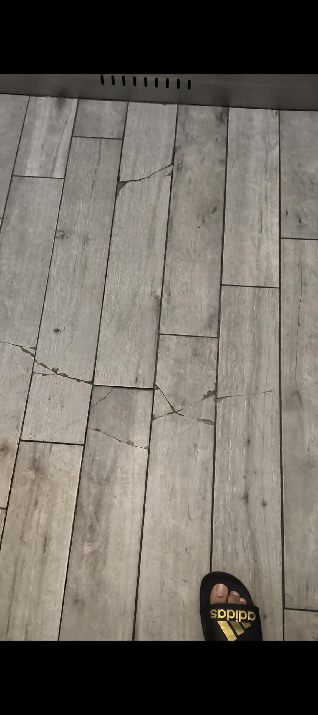 Cravked floor in elevator 